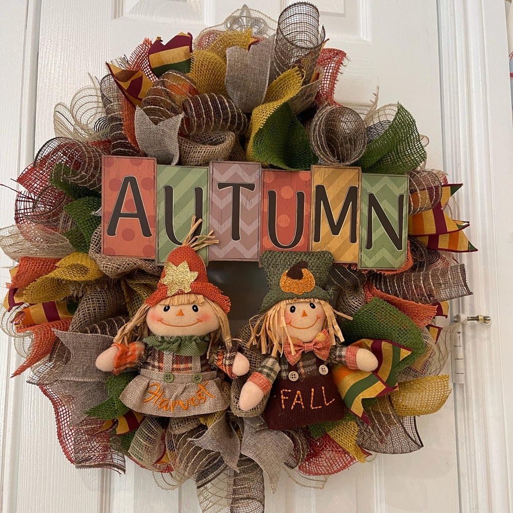 FALL WREATH- AUTUMN w/2 SCARECROWS IN FALL COLORS
